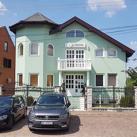 Guest House Luxotel Zrenjanin Eksteriør billede