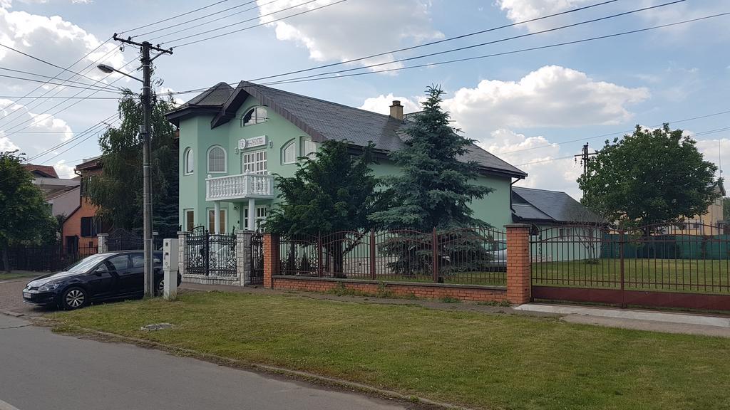 Guest House Luxotel Zrenjanin Eksteriør billede