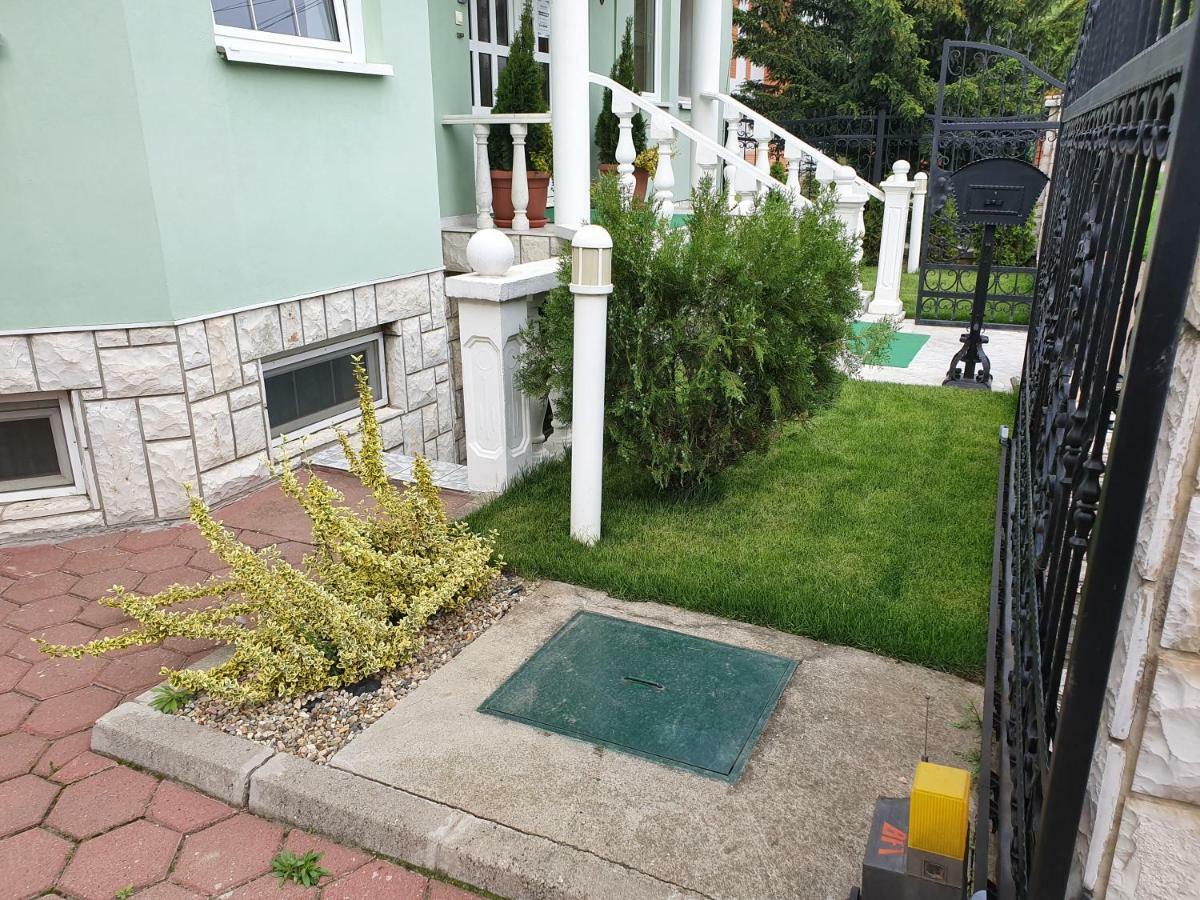 Guest House Luxotel Zrenjanin Eksteriør billede